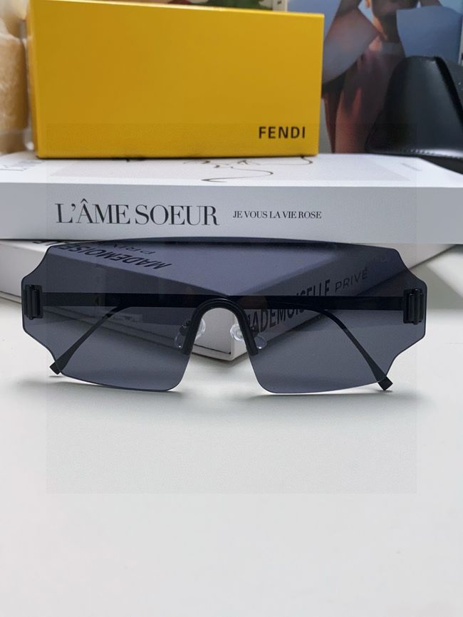 Fendi Sunglasses 821539-1 Fendi Sunglasses 821539-1