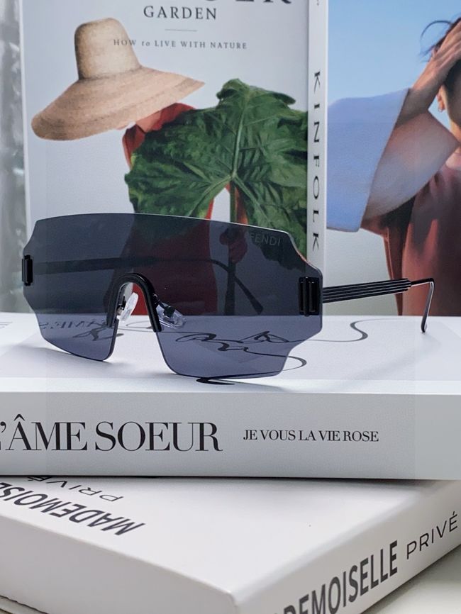 Fendi Sunglasses 821539-1 Fendi Sunglasses 821539-1