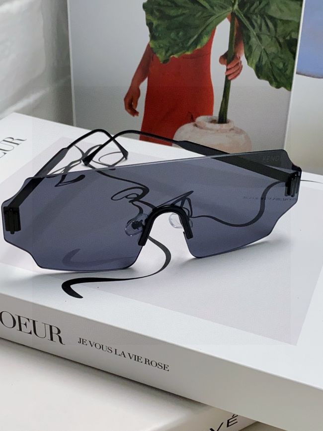 Fendi Sunglasses 821539-1 Fendi Sunglasses 821539-1