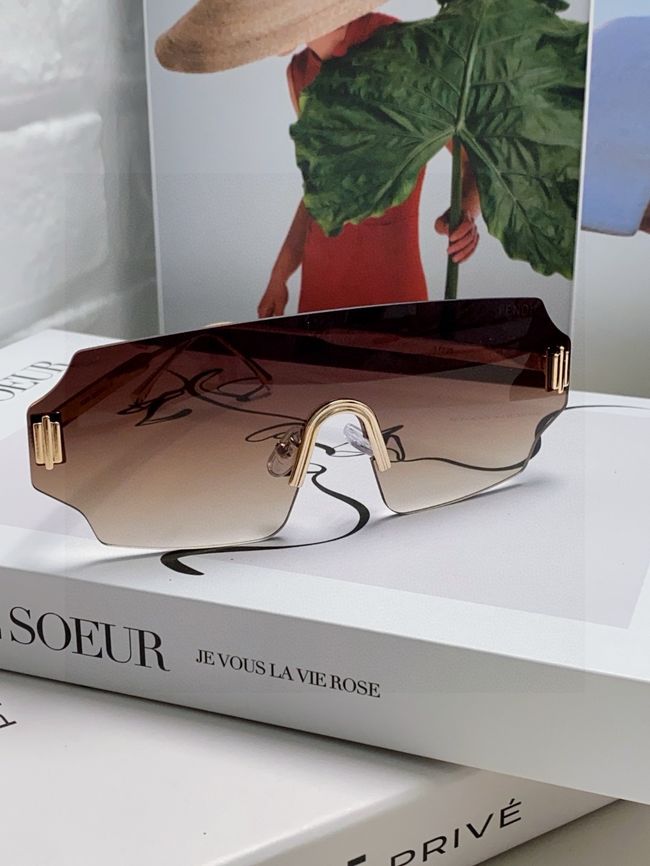 Fendi Sunglasses 821539-2
