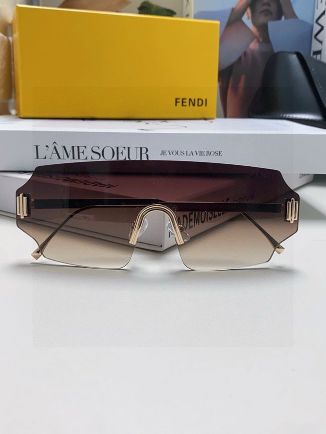 Fendi Sunglasses 821539-2 Fendi Sunglasses 821539-2