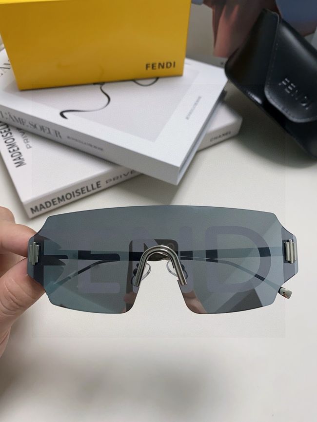 Fendi Sunglasses 821539-4 Fendi Sunglasses 821539-4