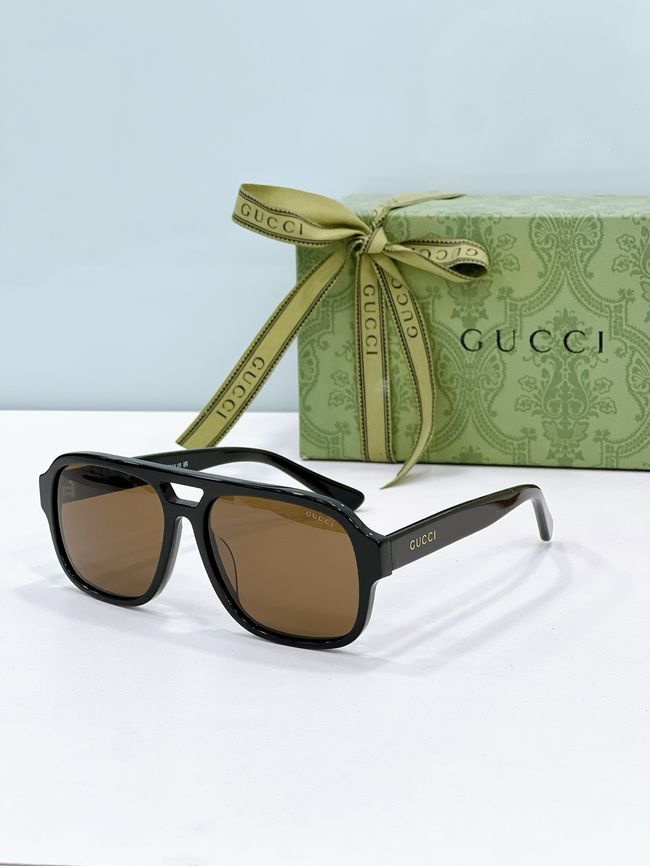 Gucci Sunglasses 821554-5