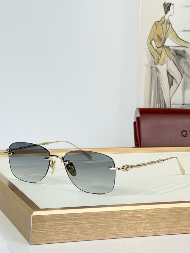 Gucci Sunglasses 821563-4