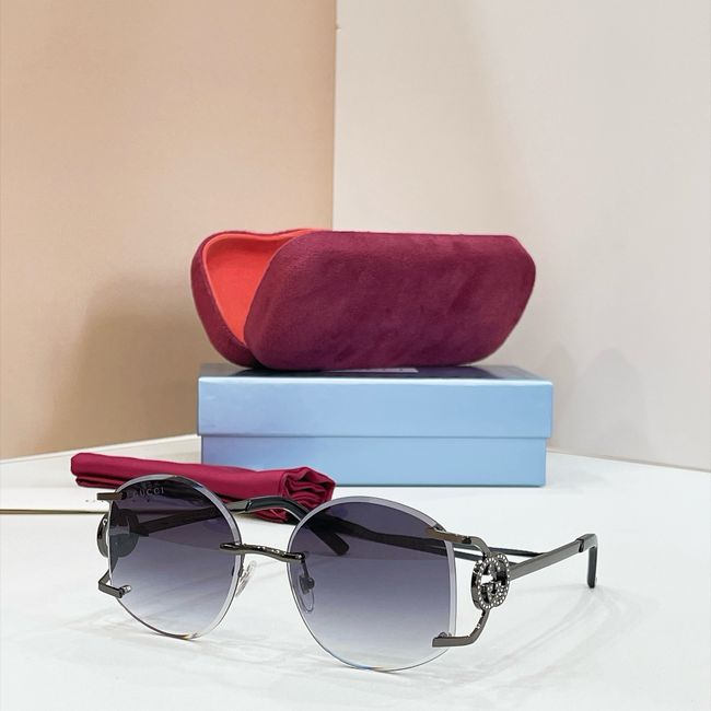 Gucci Sunglasses 821565-5