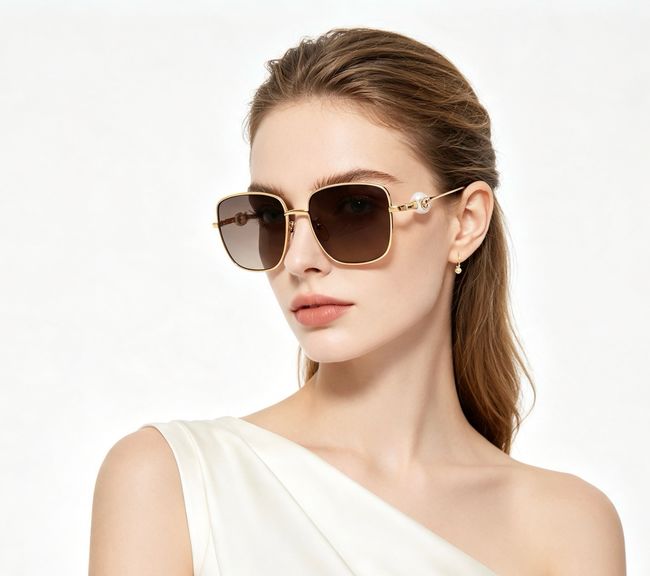 Gucci Sunglasses 821568-3