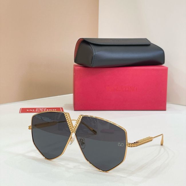 Valentino Sunglasses 821564-3
