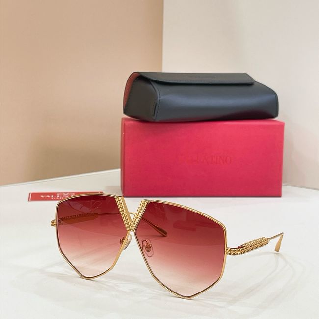 Valentino Sunglasses 821564-5
