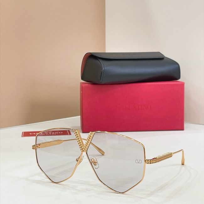 Valentino Sunglasses 821564-6