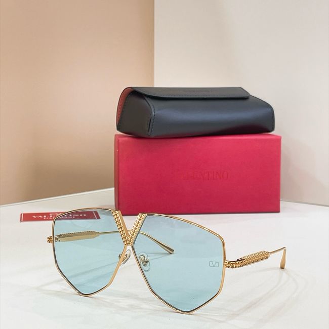 Valentino Sunglasses 821564-7
