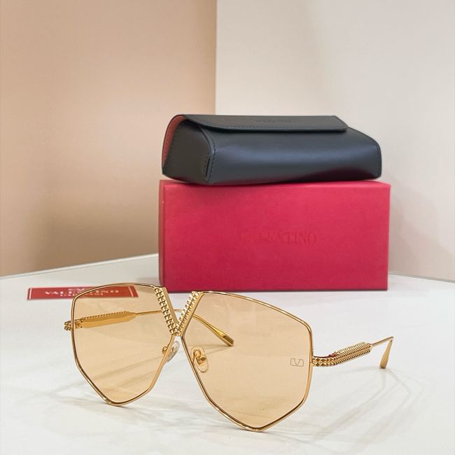 Valentino Sunglasses 821564-8