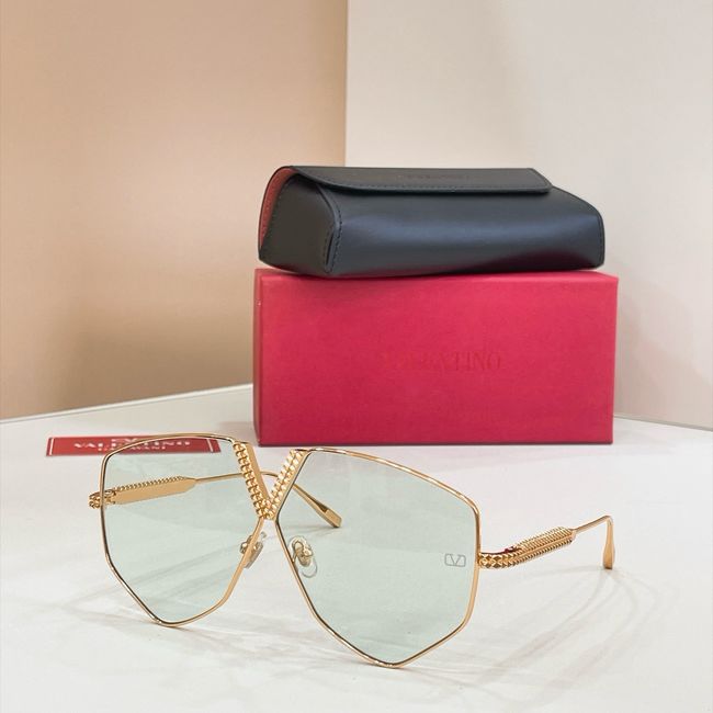 Valentino Sunglasses 821564-9