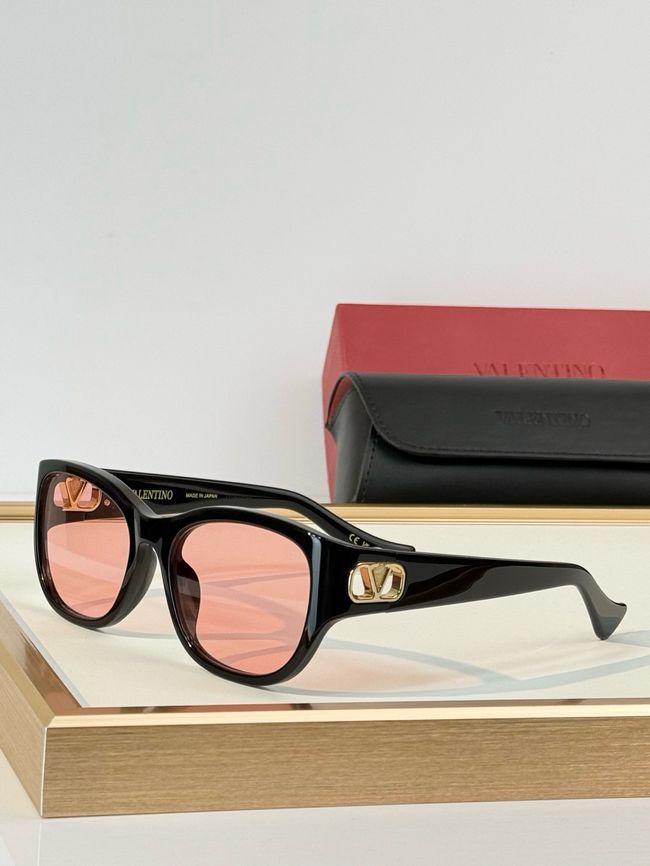 Valentino Sunglasses 821566-2 Valentino Sunglasses 821566-2