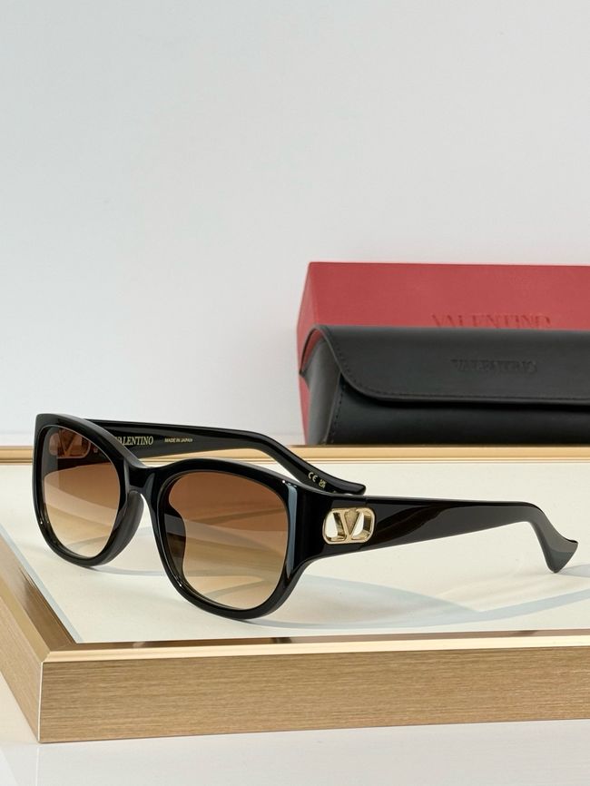 Valentino Sunglasses 821566-5