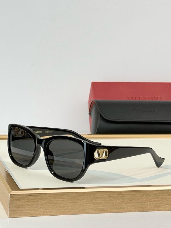 Valentino Sunglasses 821566-8