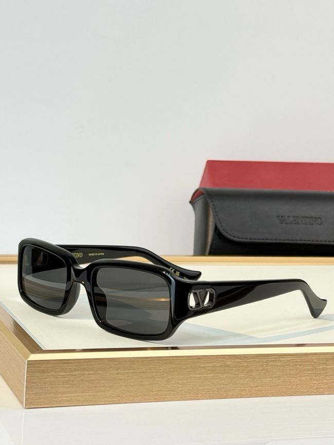 Valentino Sunglasses 821567-1 Valentino Sunglasses 821567-1