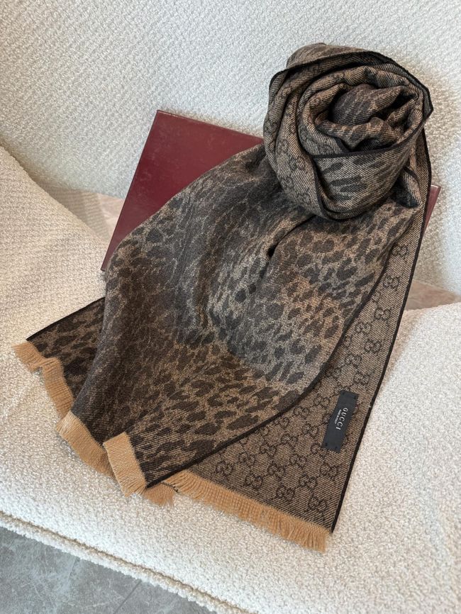 Gucci Reversible Cashmere scarf A005HK-1 Gucci Reversible Cashmere scarf A005HK-1