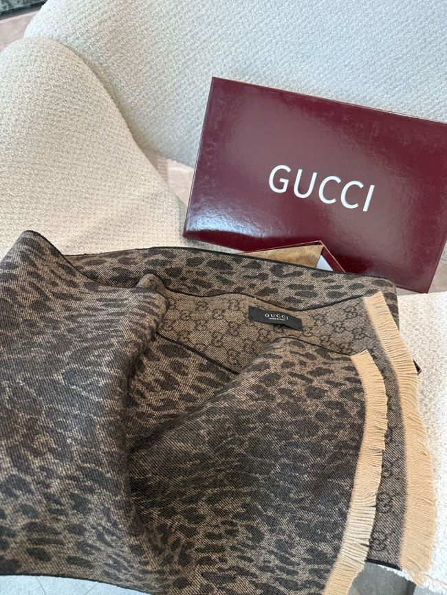 Gucci Reversible Cashmere scarf A005HK-1 Gucci Reversible Cashmere scarf A005HK-1