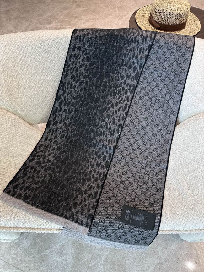 Gucci Reversible Cashmere scarf A005HK-2 Gucci Reversible Cashmere scarf A005HK-2