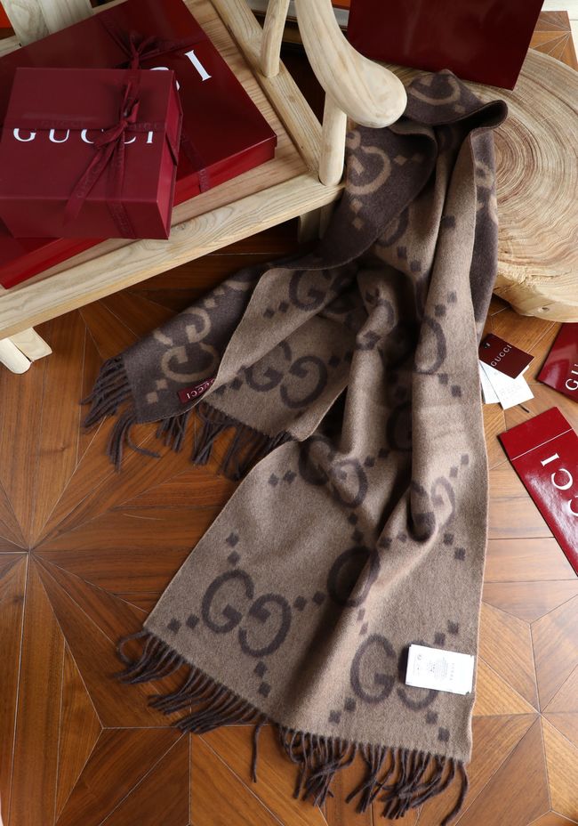 Gucci Reversible Cashmere scarf A006HK-1 Gucci Reversible Cashmere scarf A006HK-1