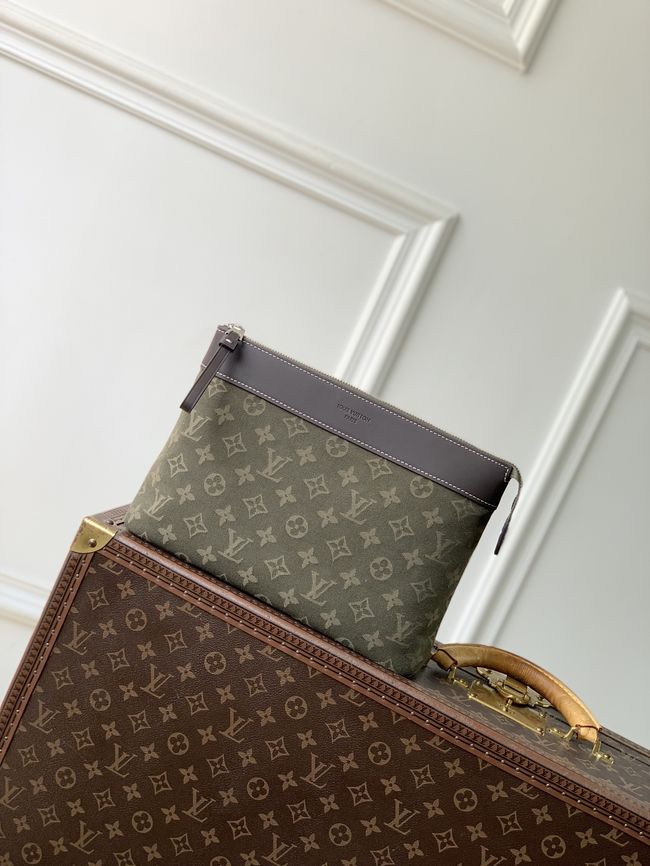 Louis Vuitton Pochette Voyage M2A165