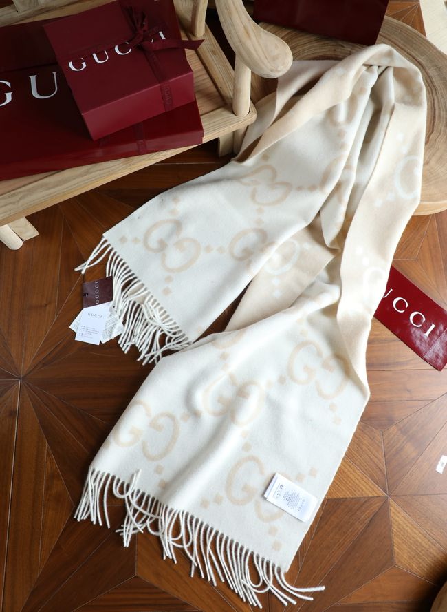 Gucci Reversible Cashmere scarf 777067-3 Gucci Reversible Cashmere scarf 777067-3