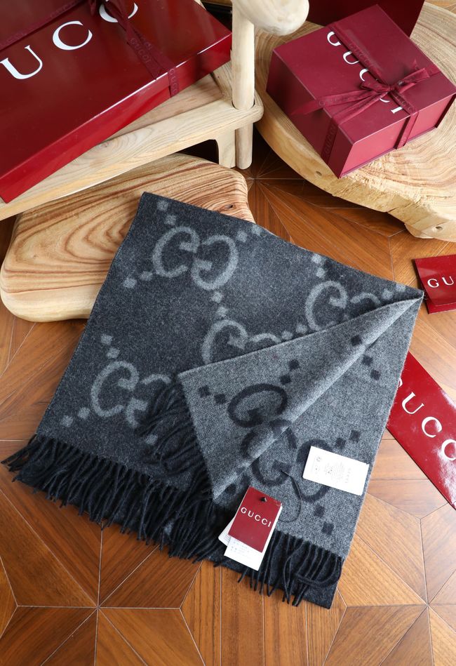 Gucci Reversible Cashmere scarf 777067-6 Gucci Reversible Cashmere scarf 777067-6