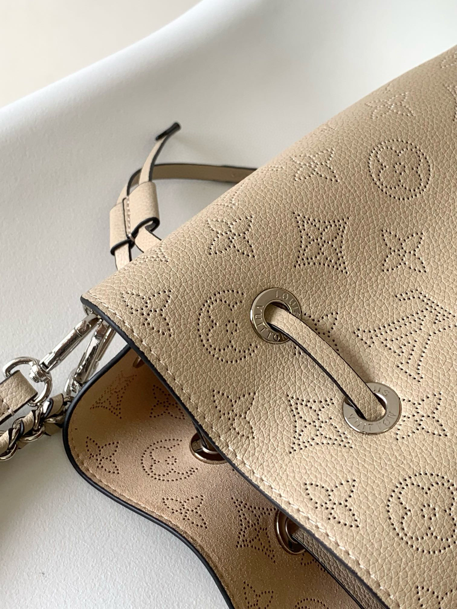 Louis Vuitton BELLA M57201 Creme Beige Louis Vuitton BELLA M57201 Creme Beige